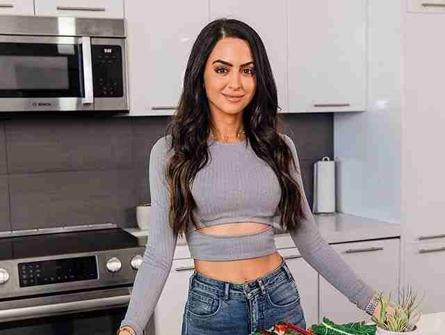 Mona Vand net worth